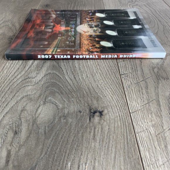 2007 Texas Football Media Guide Holographic Cover UT Longhorns - Picture 5 of 11